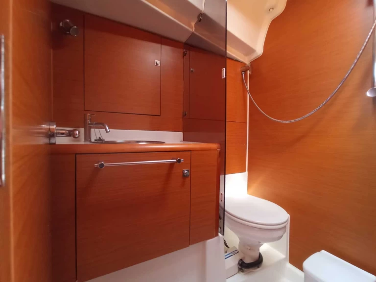 Alquiler Velero Jeanneau con o sin  título de navegación