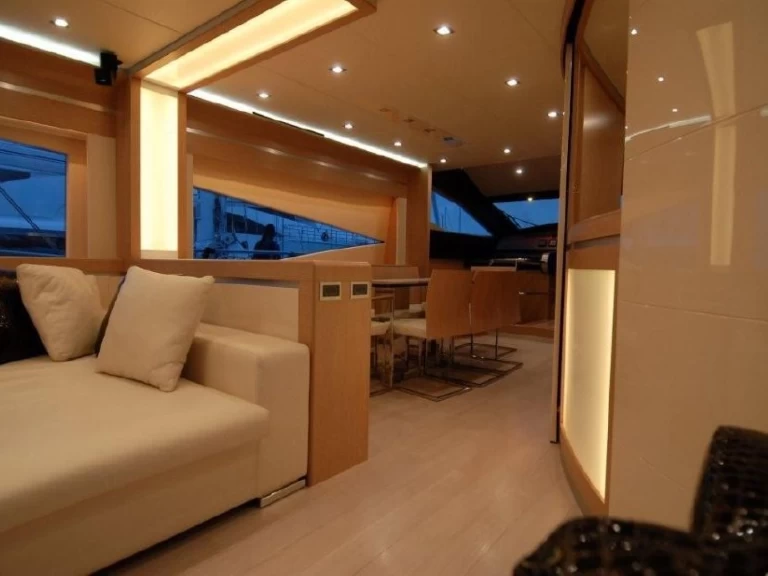 Alquiler de Dominator-Shipyard Dominator 780S Deluxe en Álimos