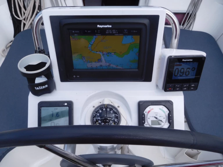 Alquiler de embarcaciones Bénéteau Oceanis 31 enPoole en Samboat