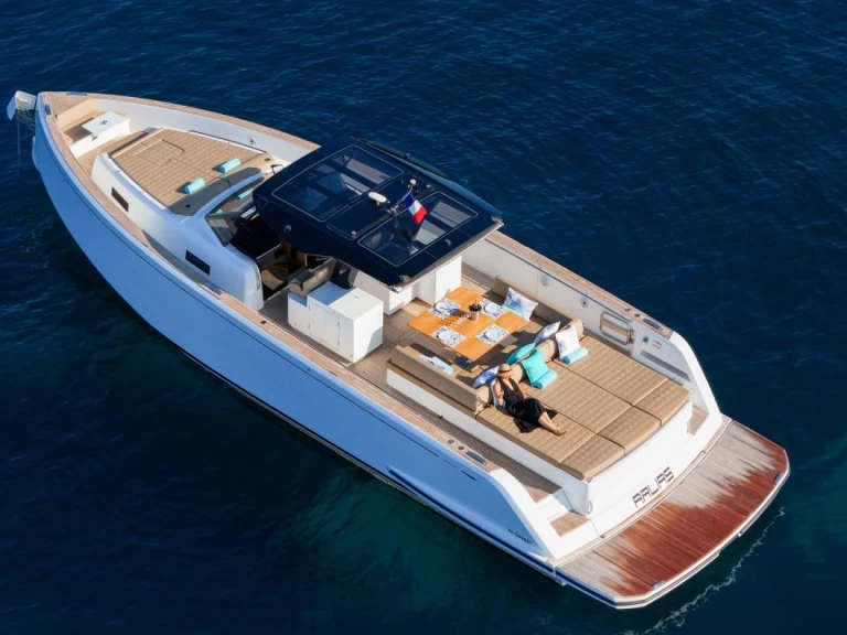 Alquiler de embarcaciones Pardo Yachts Pardo 50 enCannes en Samboat