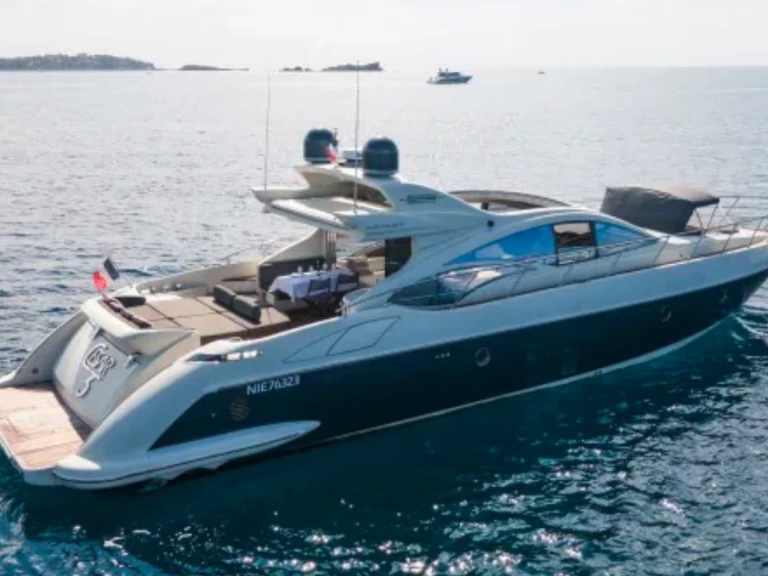 Alquiler de barcos Saint-Tropez barato de Azimut 68 S