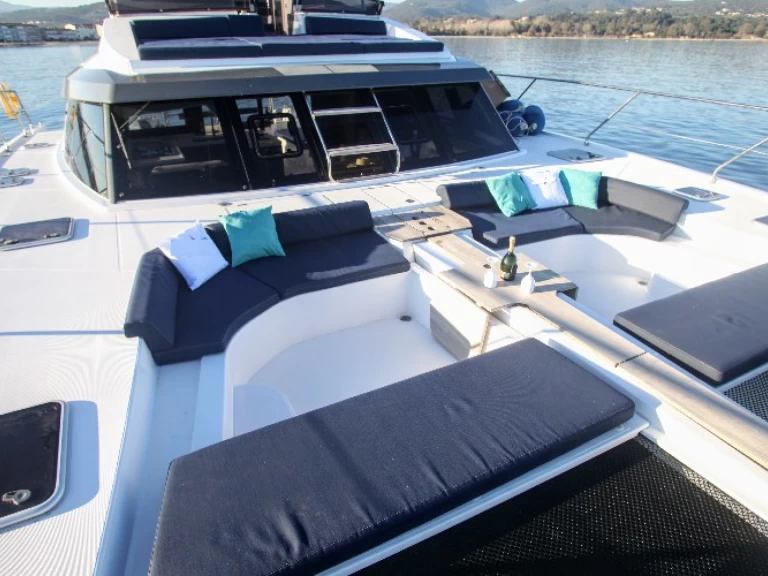 Alquiler de embarcaciones Bavaria Nautitech 47 Power enSaint-Raphaël en Samboat