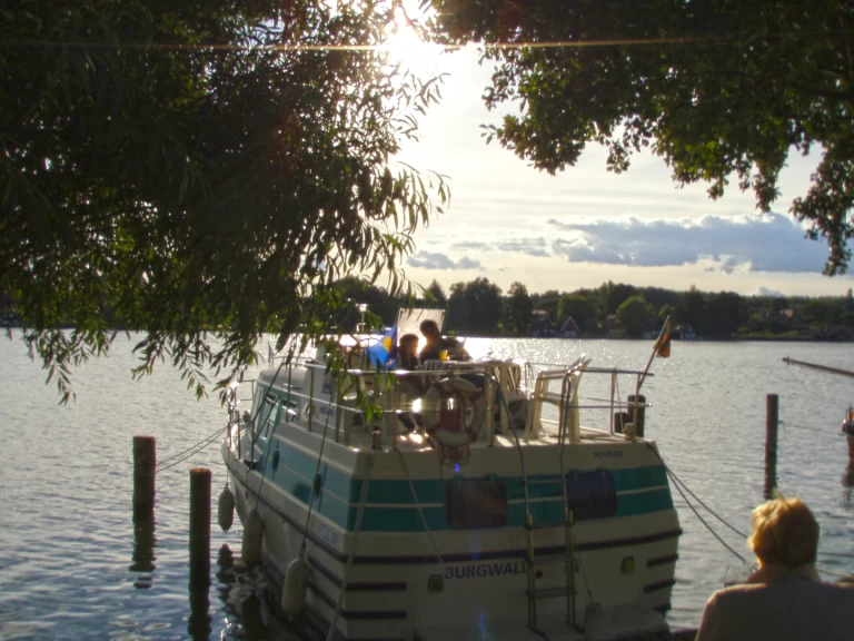 Lancha para alquilar Mildenberg al mejor precio