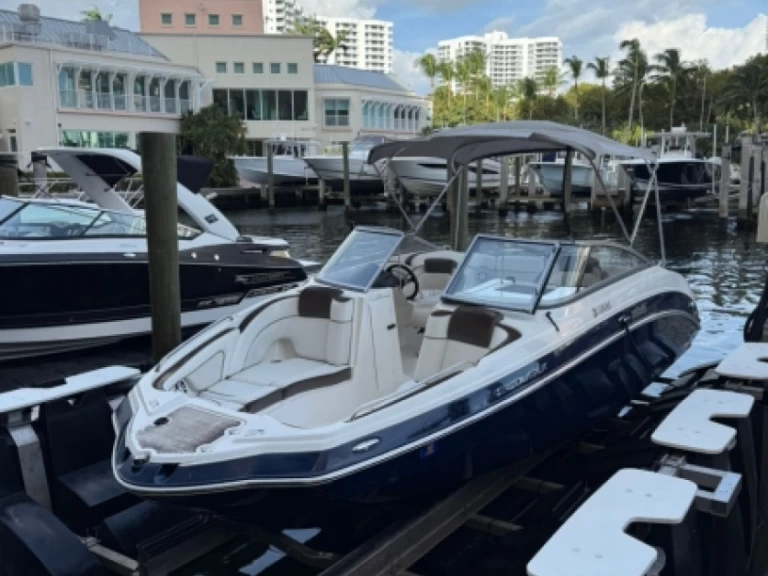 Alquiler de embarcaciones Yamaha Limited 24 5 enMiami en Samboat