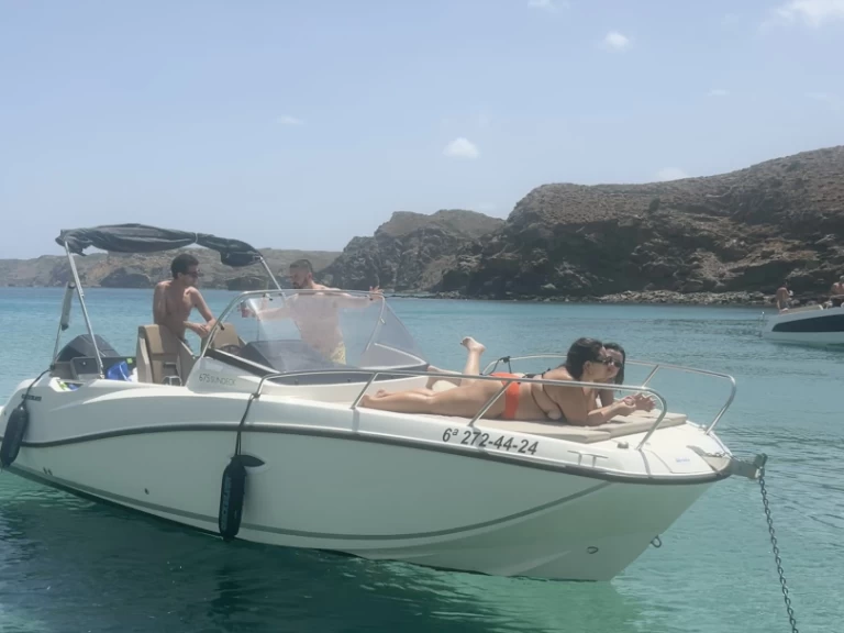 Quicksilver 675 sundeck de alquiler a Mahón