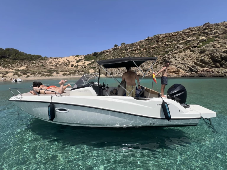 Alquiler de Quicksilver 675 sundeck en Mahón