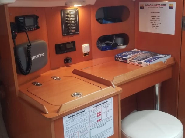 Alquiler de FIRST 27.7 FIRST 27.7 en La Rochelle