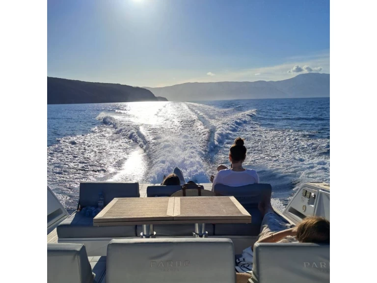 Alquiler Lancha Pardo Yachts con o sin  título de navegación