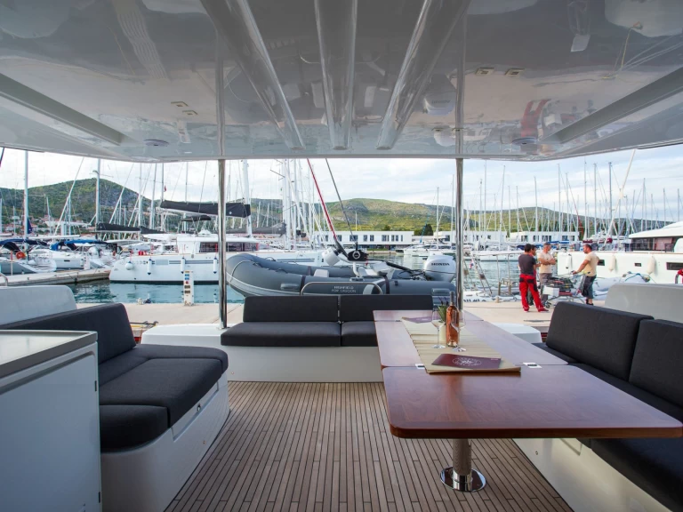 Catamarán para alquilar Seget Donji al mejor precio