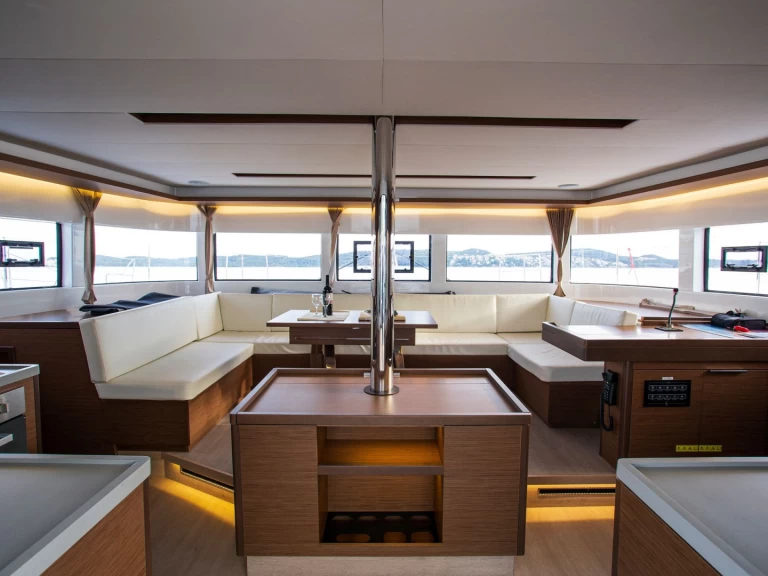 Lagoon Lagoon 50 de alquiler a Seget Donji