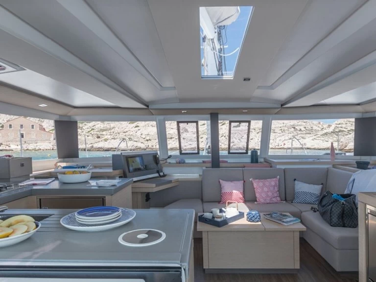 Alquiler de Catamarán, con o sin patrón Fountaine Pajot Palermo