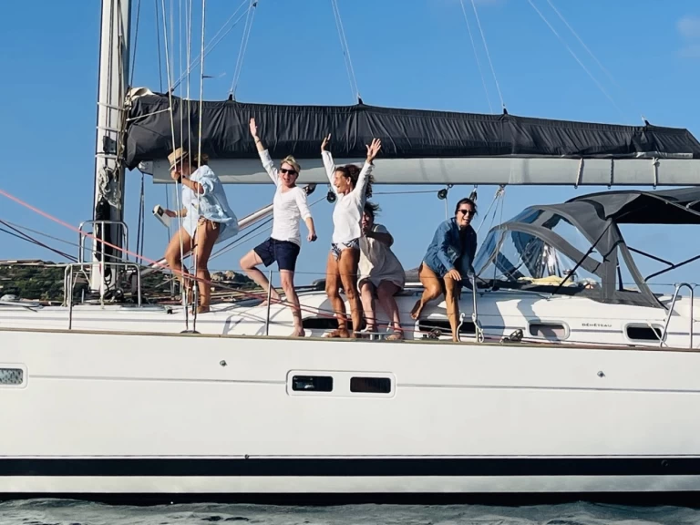 Alquiler de Bénéteau Oceanis 523 Clipper en Cagliari Port