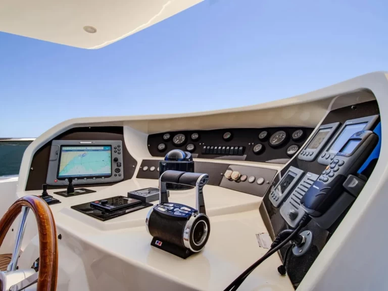 Alquiler de Bavaria BMB 30 Sport en City of Cape Town