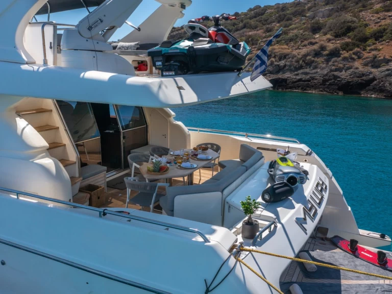 Alquiler de Yate de lujo, con o sin patrón Ferretti Álimos