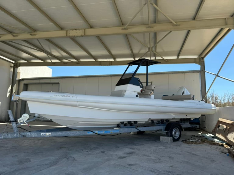 Neumática para alquilar Platys Gyalós al mejor precio