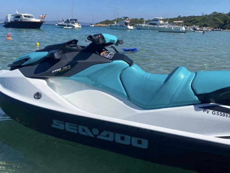 Alquiler de Moto de agua, con o sin patrón Sea-Doo Nice