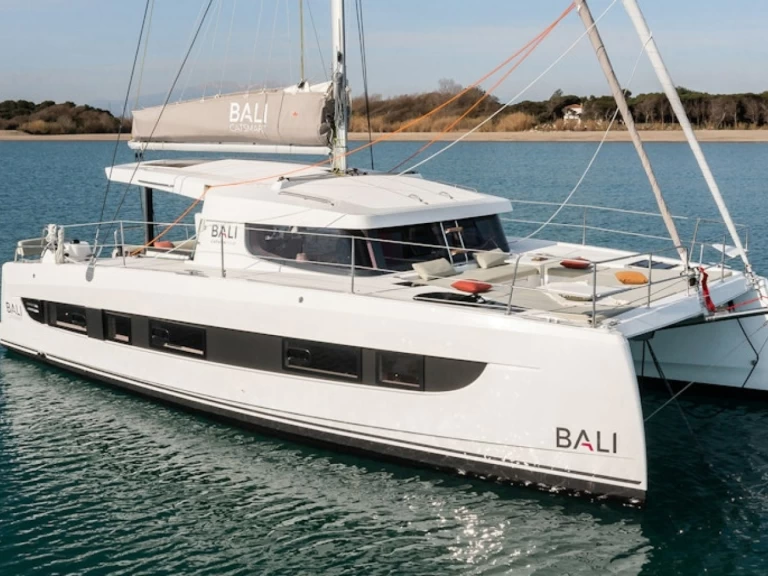 Alquiler Catamarán Bali con o sin  título de navegación