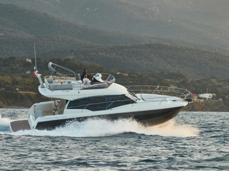 Alquiler de embarcaciones Jeanneau Prestige 420 Fly - 2 cab. enSplit en Samboat