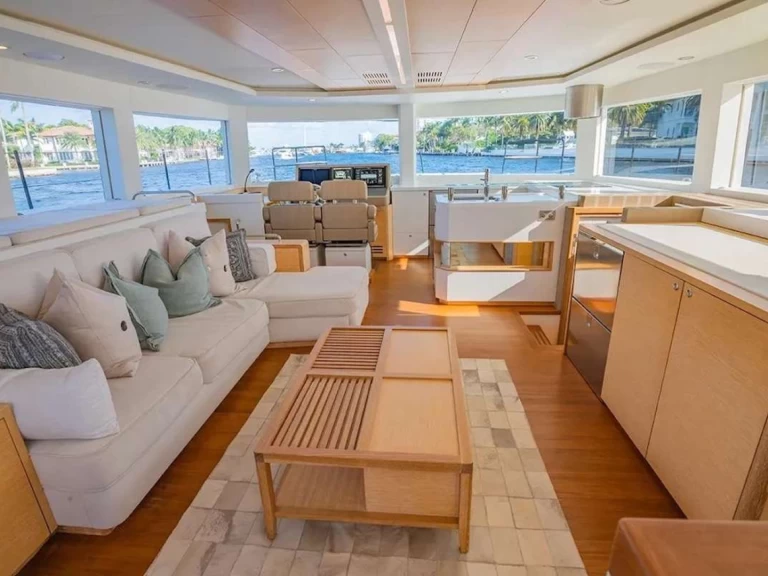 Nishii Shipyards Cata de alquiler a Nassau