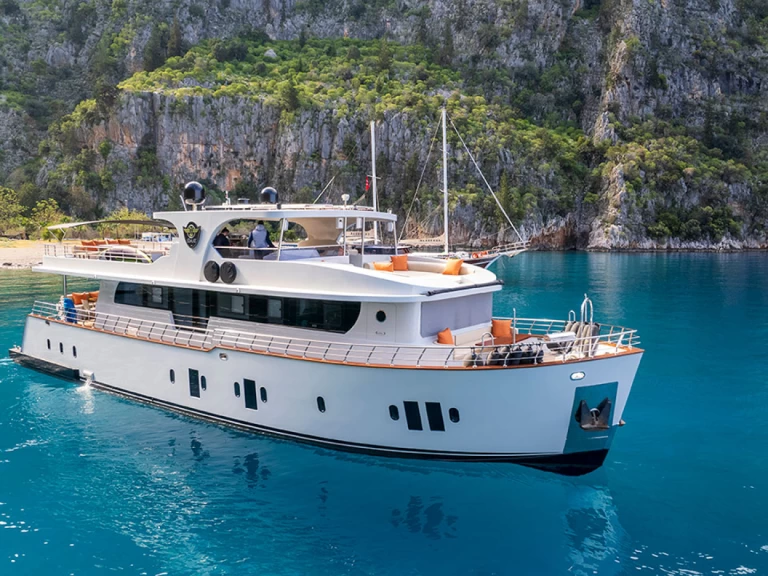Custom Made Trawler de alquiler a Fethiye Harbour