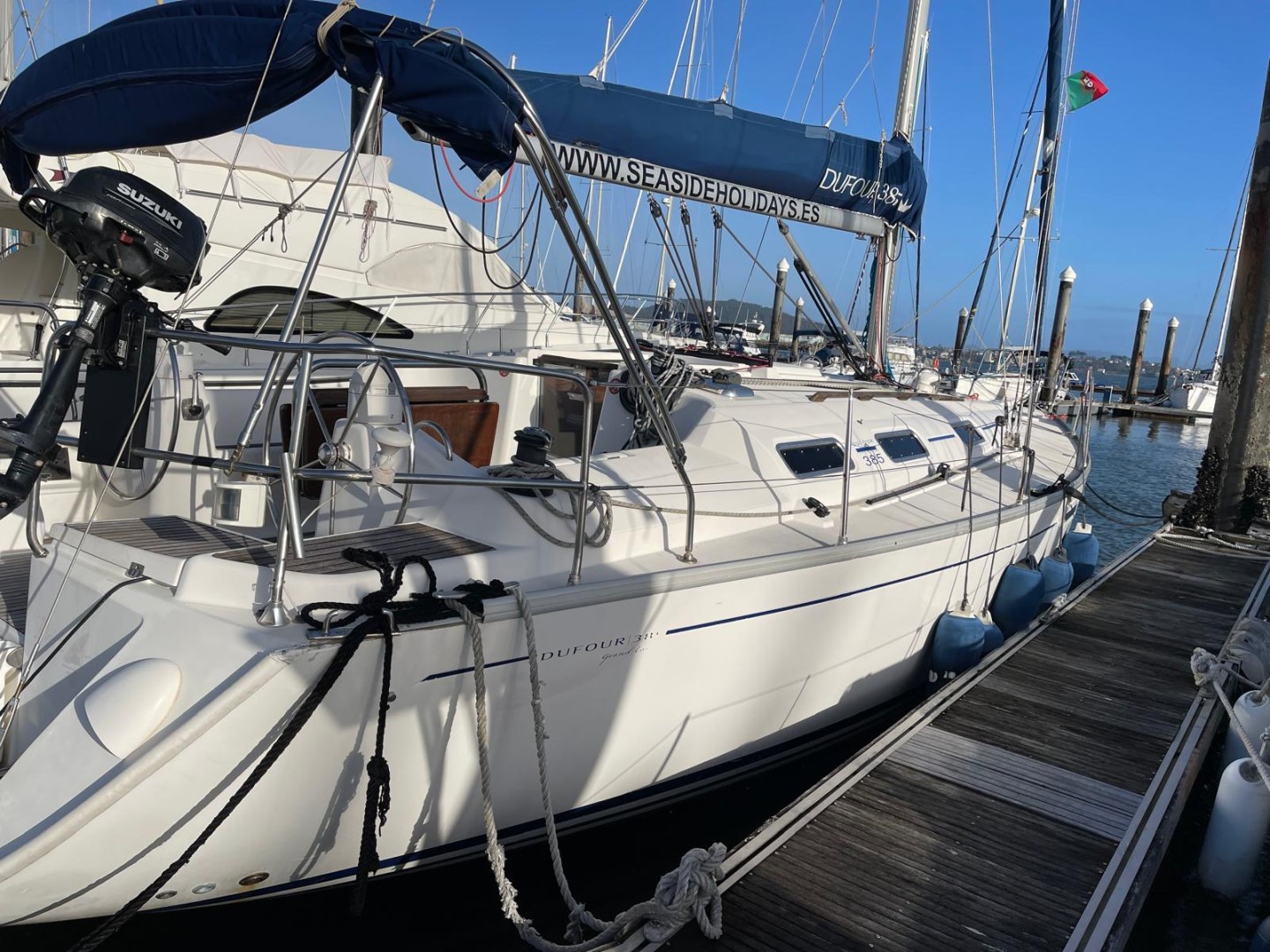 Velero Rias Bajas Baiona (Dufour 385)