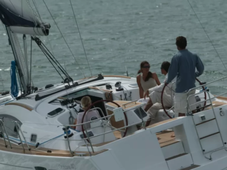 Alquiler de embarcaciones 4 OCEANIS 40 enArzon en Samboat
