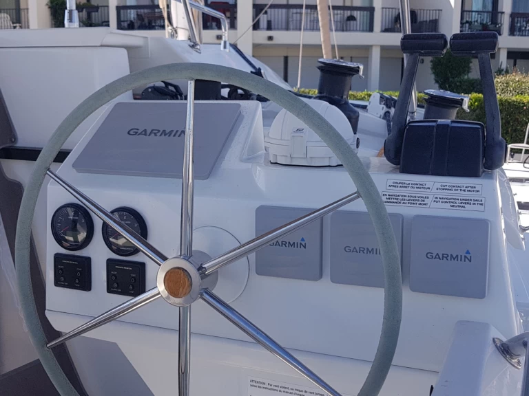Alquiler de embarcaciones Fountaine Pajot Saba 50 enCogolin en Samboat