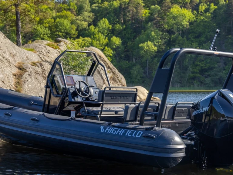 Alquiler Neumática Highfield con o sin  título de navegación