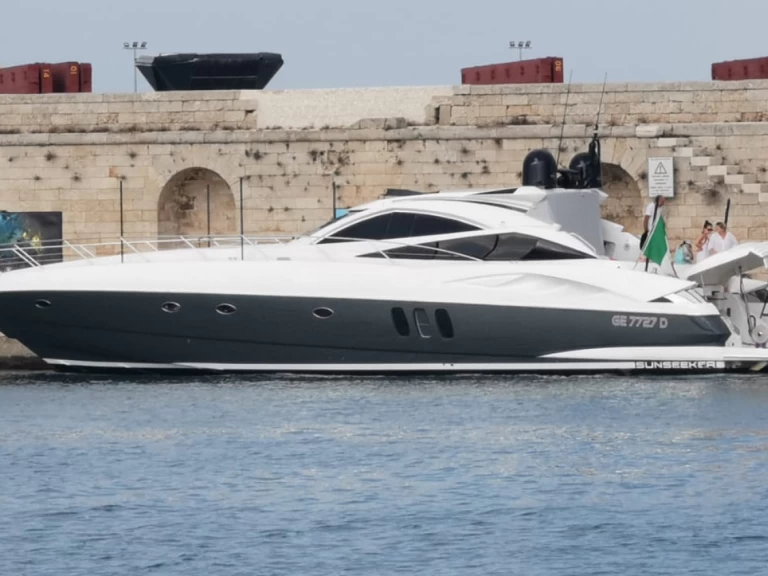 Yate de lujo para alquilar Monopoli al mejor precio