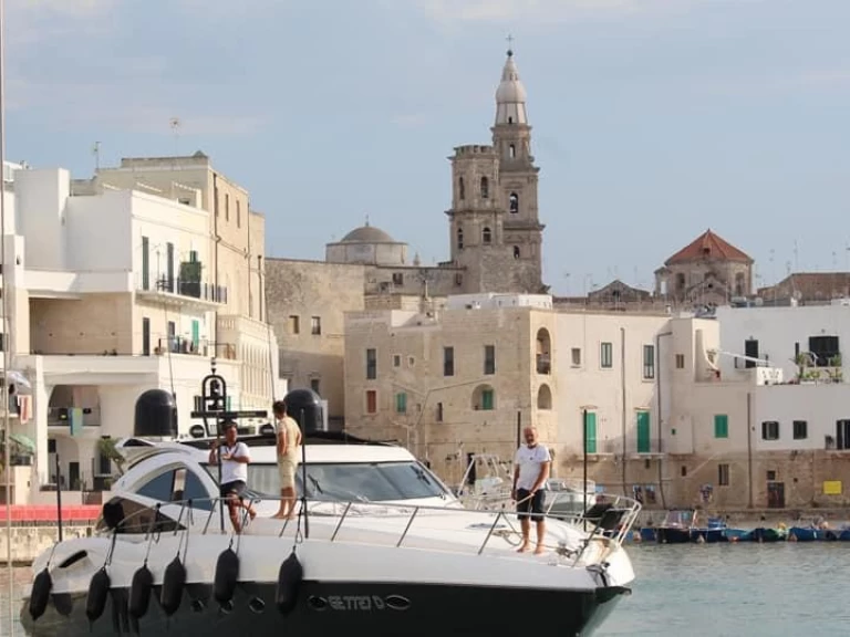 Alquiler Monopoli - Sunseeker Predator 68 en SamBoat