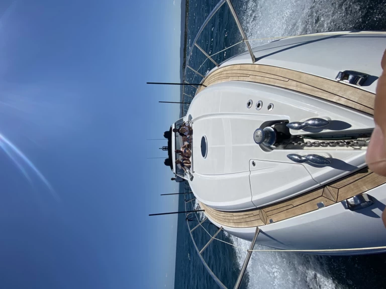 Alquiler de Sunseeker Predator 68 en Monopoli