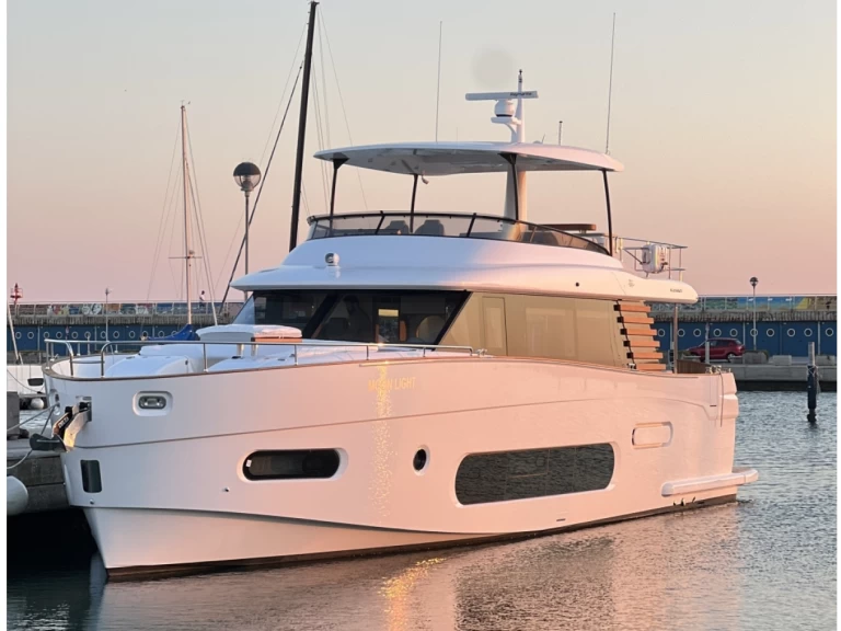 Alquiler de Azimut Azimut Magellano 66 en Sukošan