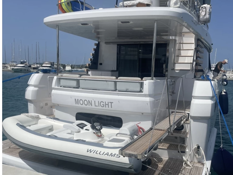 Alquiler de embarcaciones Azimut Azimut Magellano 66 enSukošan en Samboat