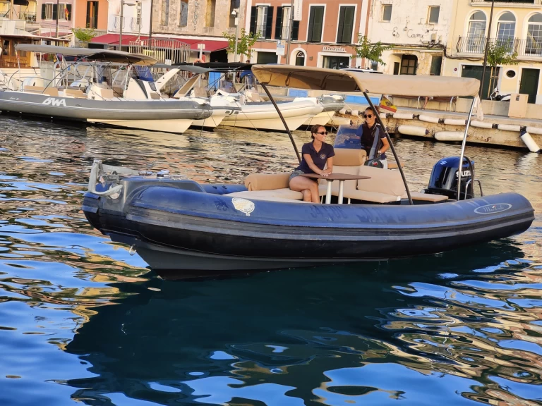 Alquiler Neumática en Mahón - Maestrale 790