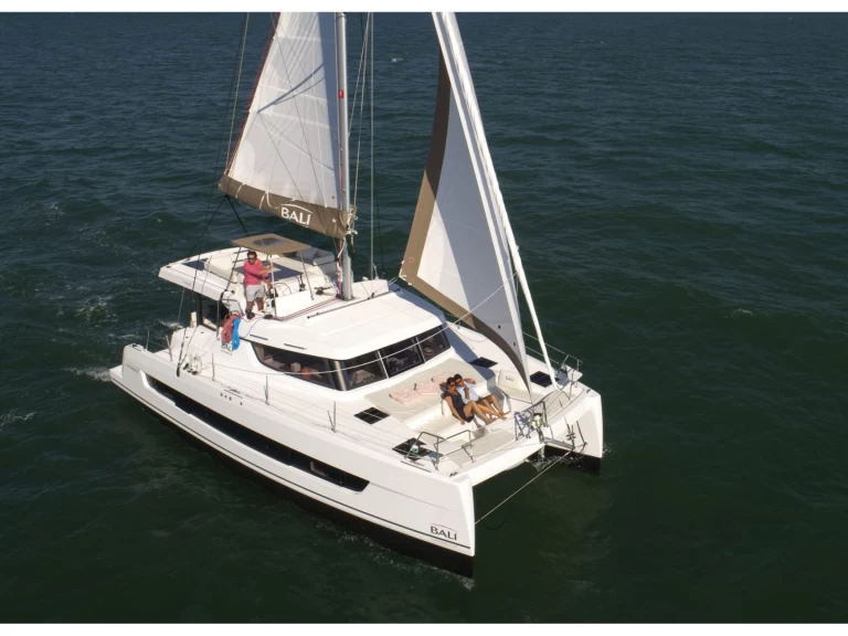Alquiler de barcos Fethiye barato de Bali Catspace Voile