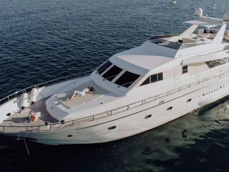 Alquiler de Yate de lujo, con o sin patrón Versilcraft Brindisi