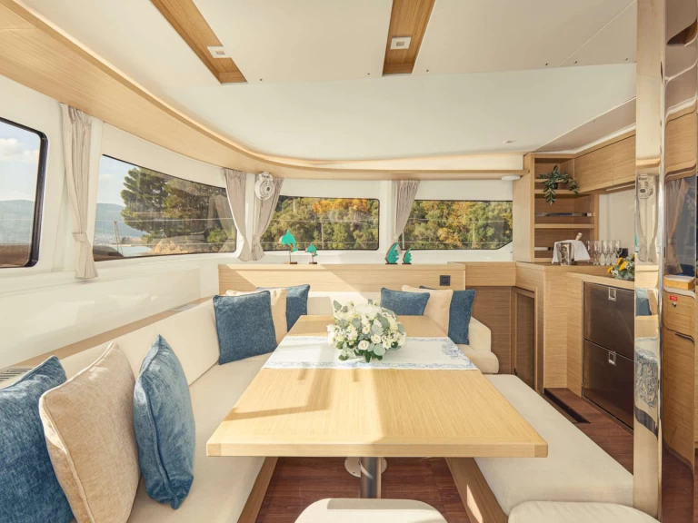 Alquiler de Yate de lujo, con o sin patrón Lagoon Slano