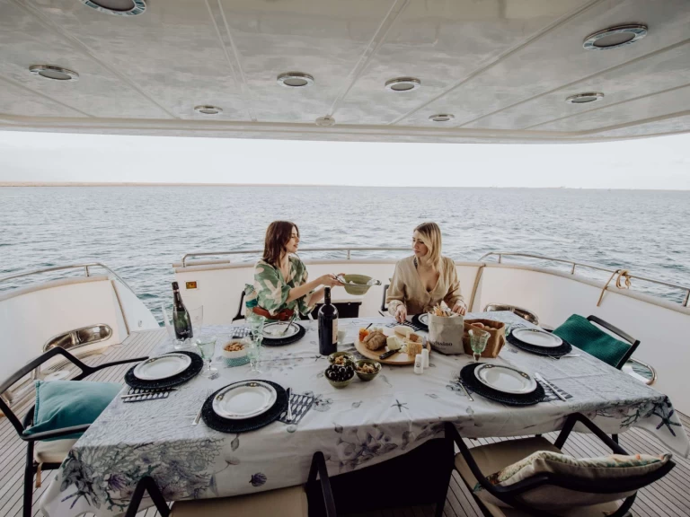 Alquiler de Yate de lujo, con o sin patrón Versilcraft Brindisi