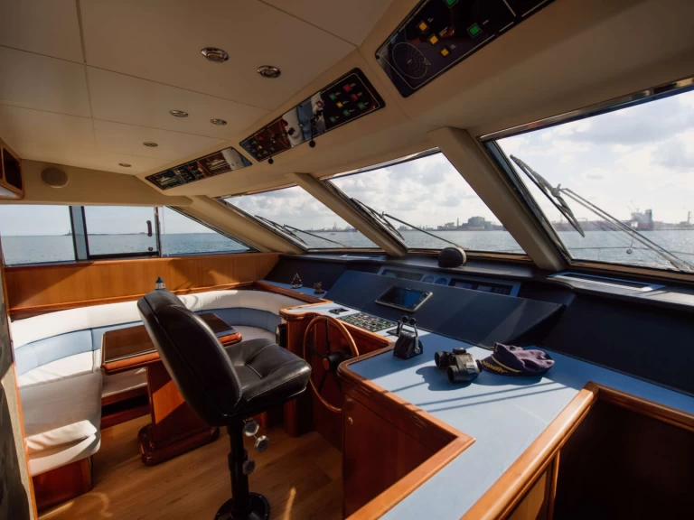 Alquiler Yate de lujo Versilcraft con o sin  título de navegación