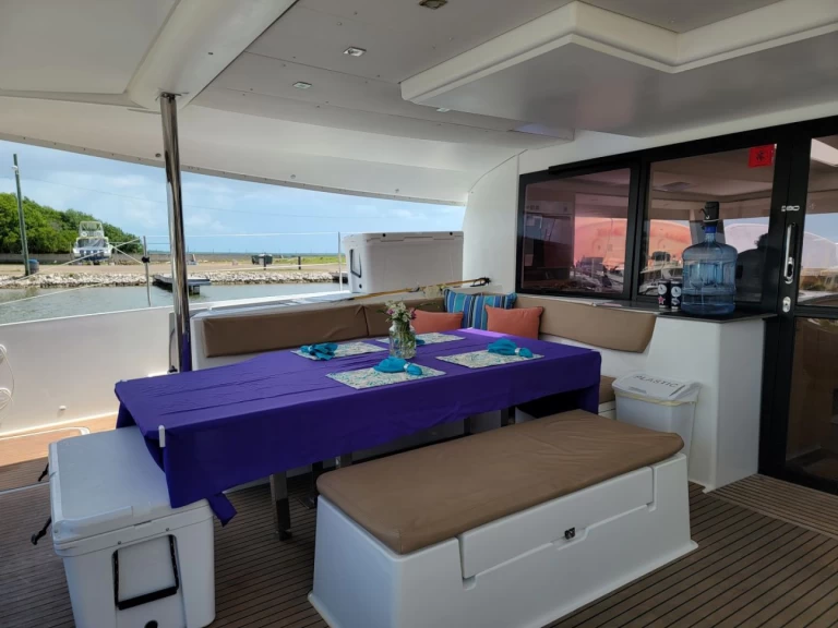 Alquiler Catamarán Fountaine Pajot con o sin  título de navegación
