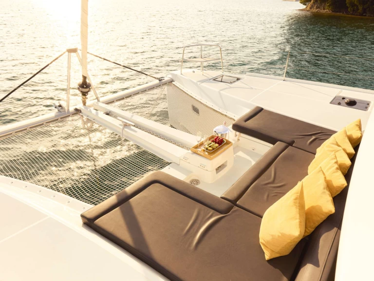 Alquiler de embarcaciones Lagoon Naya enSlano en Samboat