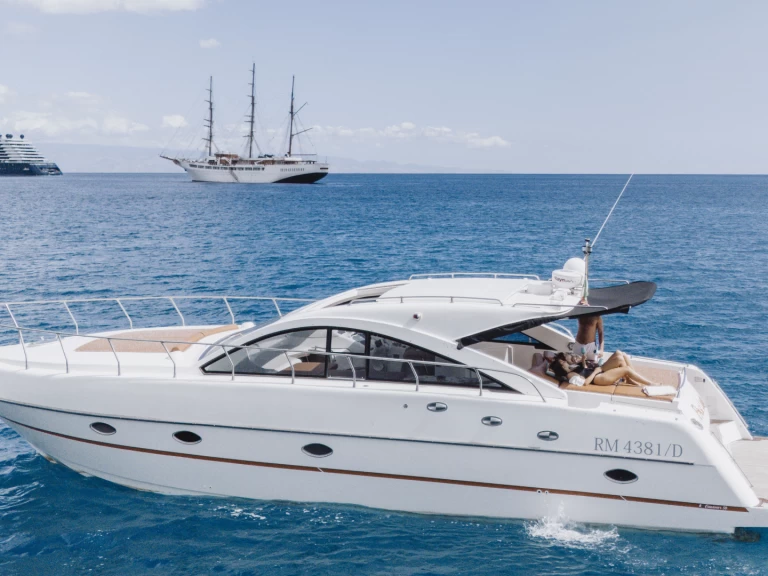 Alquiler de Canamer 50 SPORT HT en Giardini-Naxos