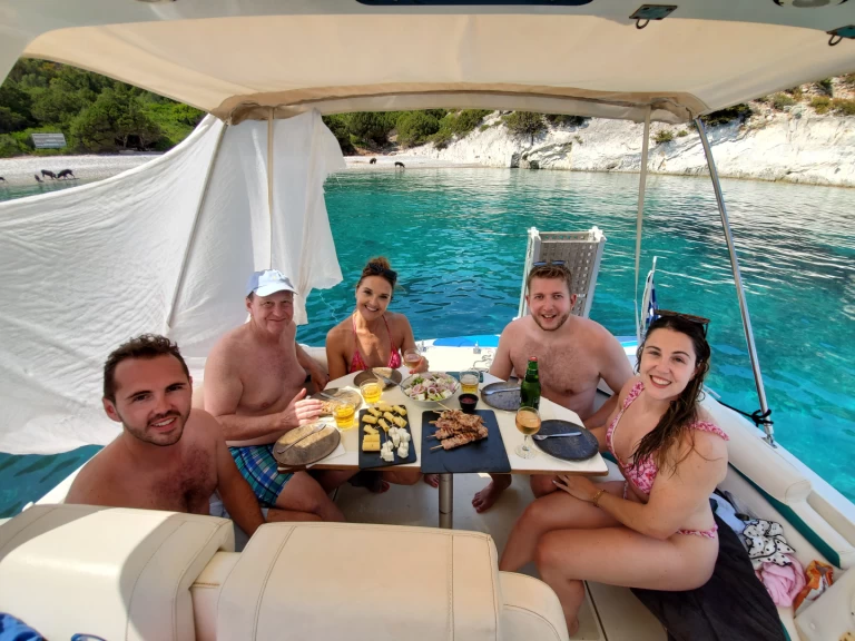 Alquiler Poros, Kefalonia - Cruisers Rogue 2670 en SamBoat