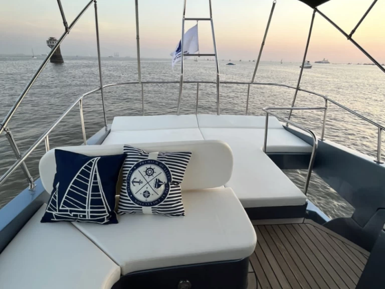 Alquiler Mumbai - Custom Made 47 en SamBoat