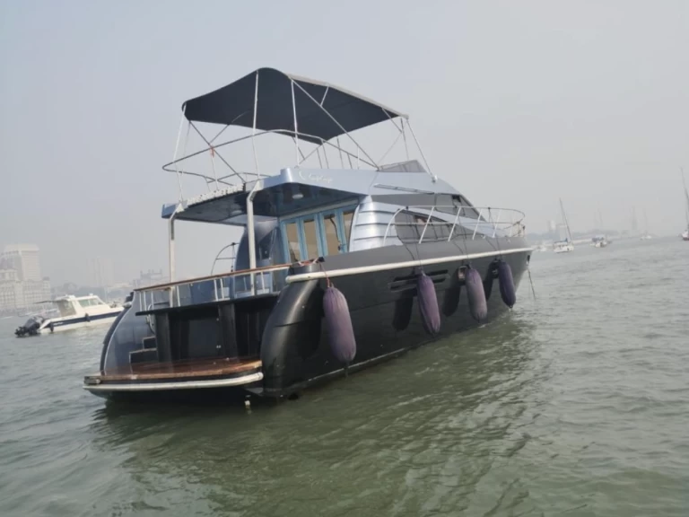 Alquiler Yate de lujo Custom Made con o sin  título de navegación