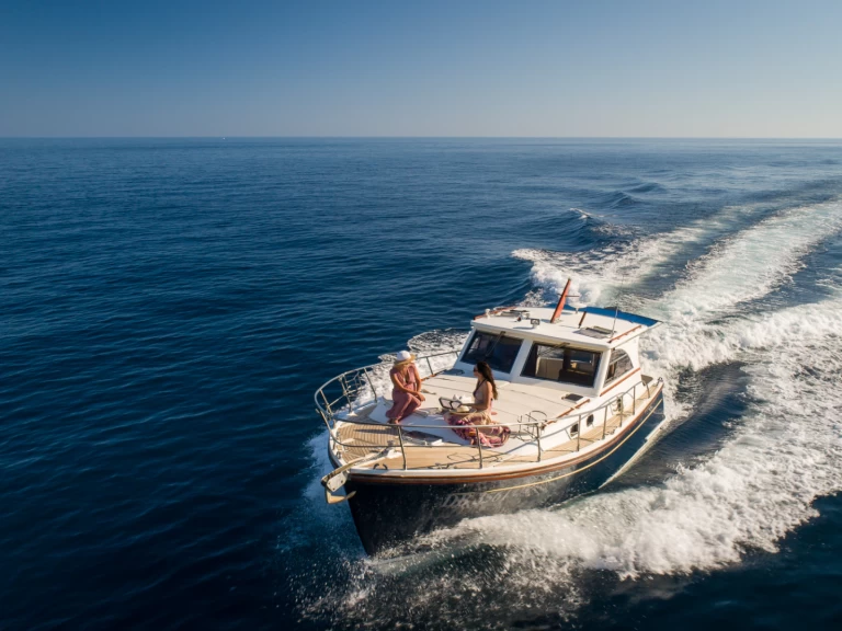 Alquiler de Goldstar 360 en Komolac