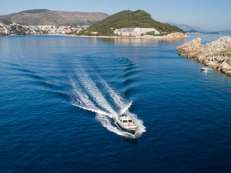 Lancha para alquilar Komolac al mejor precio