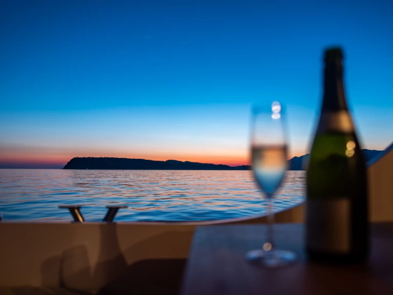 Alquiler Lancha Goldstar con o sin  título de navegación