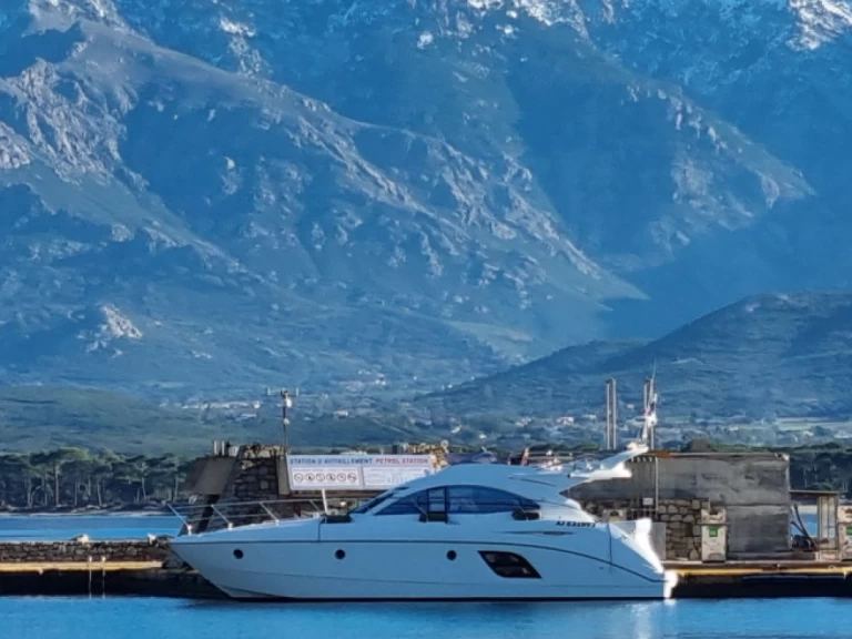 Alquiler de embarcaciones Bénéteau Monte Carlo 47 Fly enPort Fréjus en Samboat