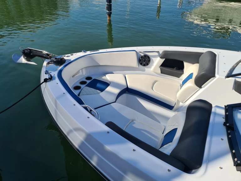 Alquiler de Glastron HS Series en Empuriabrava